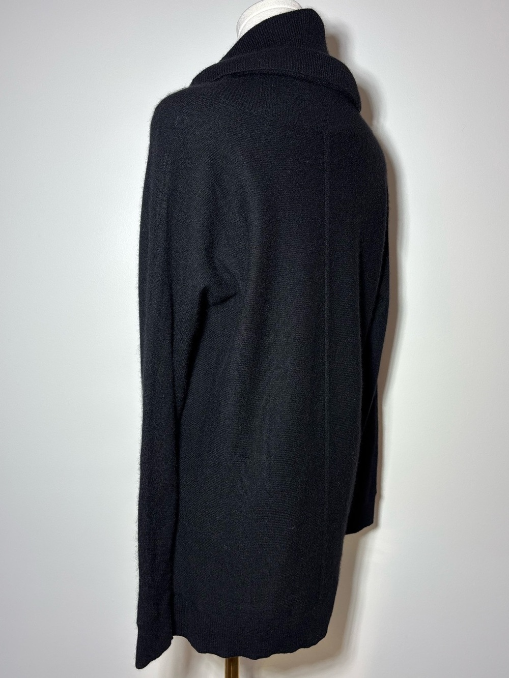 C by Bloomingdale’s 100% 2-PLY Cashmere Sweater - Picture 5 of 8